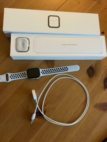 Apple watch series 4, 40 mm, zilver, nike bandje