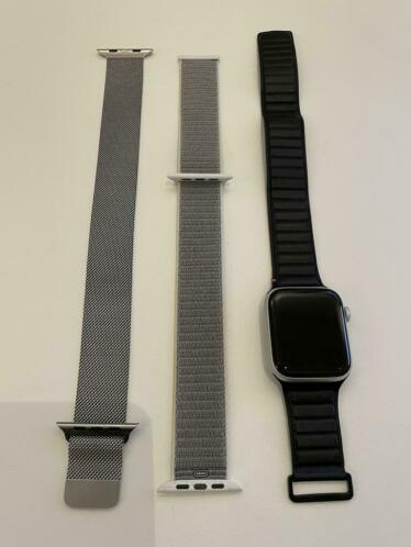 Apple Watch Series 4 44mm zilver  3 bandjes
