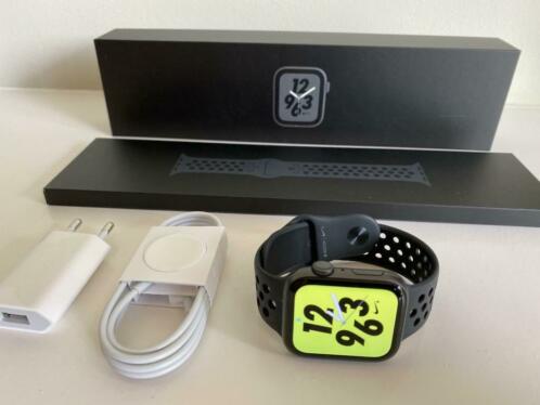 Apple Watch Series 4 Nike 44mm incl Apple Garantie