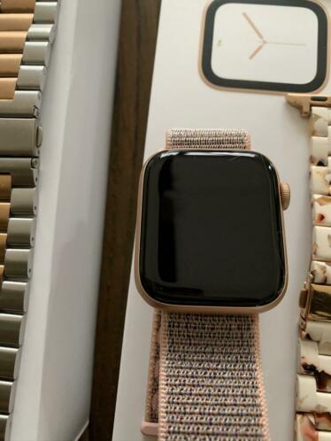 Apple Watch series 4 ros goud 44 mm