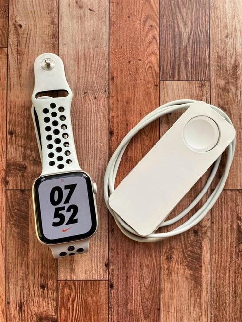 Apple Watch Series 5 Nike Edition - 44mm Smartwatch