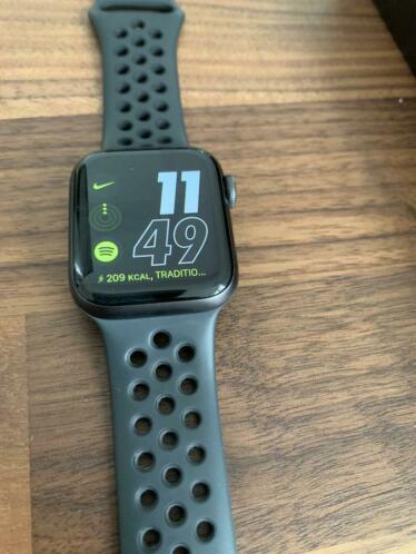 Apple Watch Series 6 Space Grey 40mm Nike Edition
