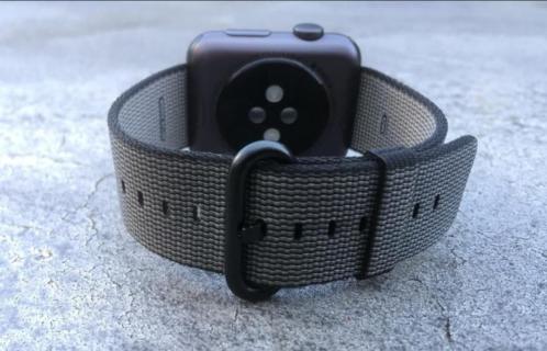 Apple Watch Sport 42mm Space Grey Aluminium - black nylon
