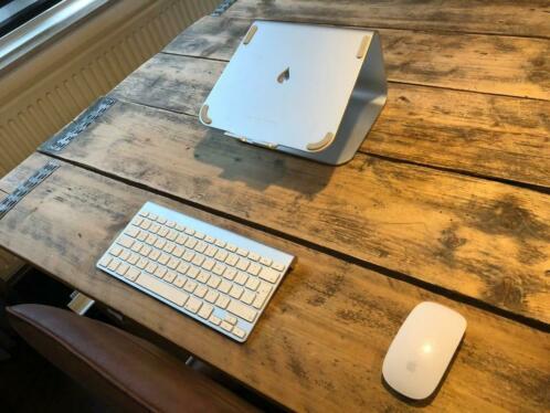 Apple Werkplek  Macbook stand - Magic Mouse amp Keyboard