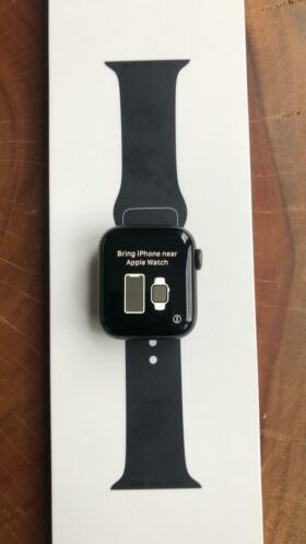 Applewatch 4 Series 40 mm met nieuw zwart sportbandje