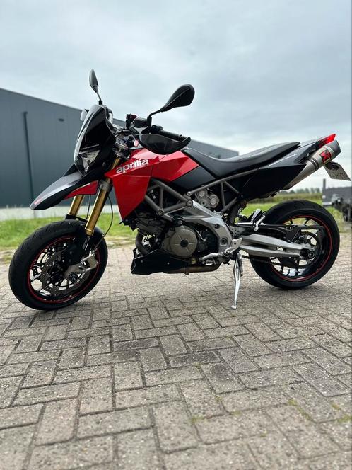 Aprilia Dorsoduro 750 ABS A2 op kenteken Nieuwstraat.