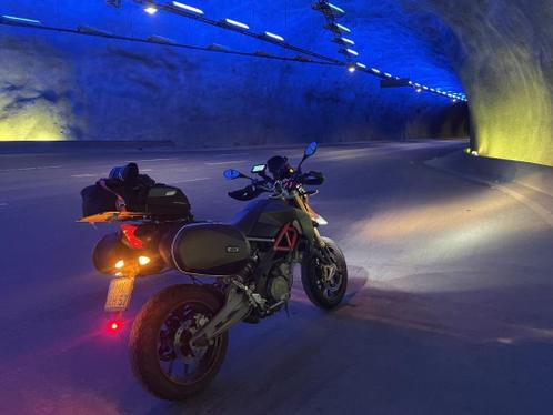 Aprilia Dorsoduro 750 Factory