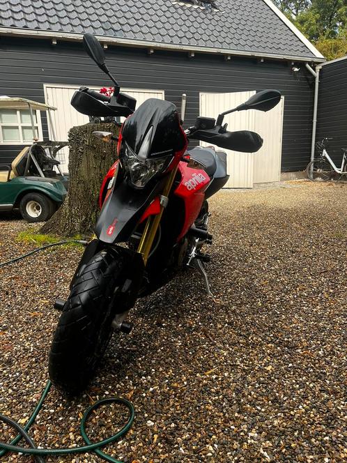 Aprilia Dorsoduro 750 in zeer nette staat