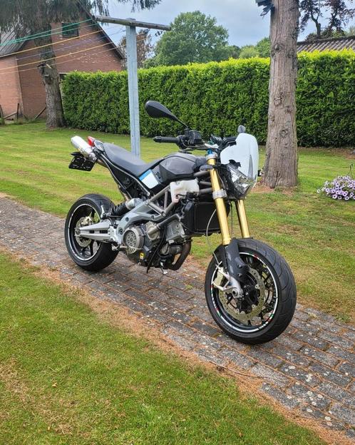 Aprilia dorsoduro 750 met  schade
