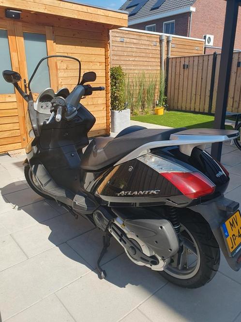 Aprilia motor scooter Atlantic