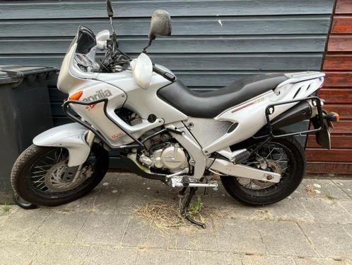 Aprilia Pegaso 650 met koffers en valbeugels