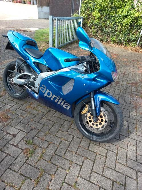 Aprilia RS 125.cc 1997 op NL kenteken. Blauw.