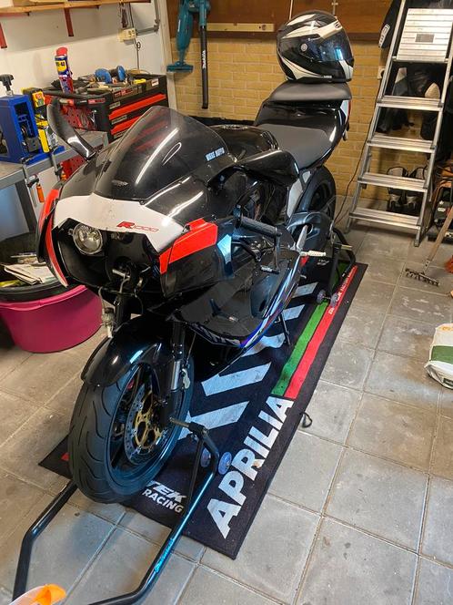 Aprilia RSV 1000 RR (2001) Kuip schade.