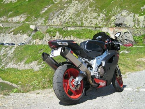 Aprilia RSV1000R in NIEUWSTAAT