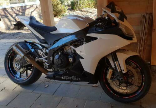 Aprilia rsv4 2011 wit 