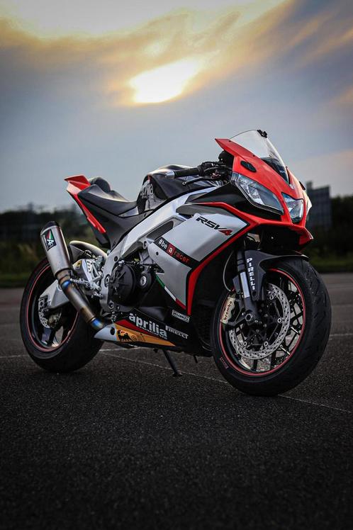 APRILIA RSV4 R (2013)