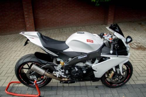 Aprilia rsv4 r rsv-4 2011