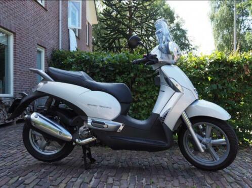 Aprilia Scarabeo 250 motorscooter zilver