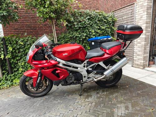 Aprilia SL1000 Falcon met topkoffer