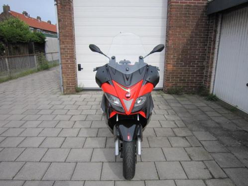 Aprilia SR max 300 ie  Gilera Nexus 300 ie