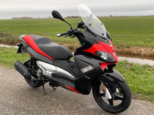 Aprilia sr max 300 nieuwstaat motorscooter ( gilera nexus )