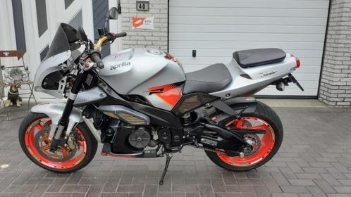 Aprilia Tuono 1000 R . 2005 . 135 pk . Veel extra s .