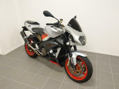 Aprilia Tuono in nieuwstaat Nw. banden, ketting, onderhoud.