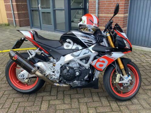 Aprilia tuono v4 1100 factory met akrapovic uitlaat