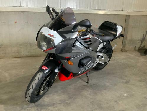 Aprillia RSV1000 R baanmotor