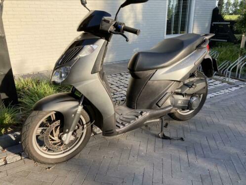 Aprillia sportcity 125cc motorscooter recent groot onderhoud