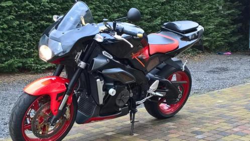 Aprillia Tuono 1000 R 5-2004 mooie kleurstelling