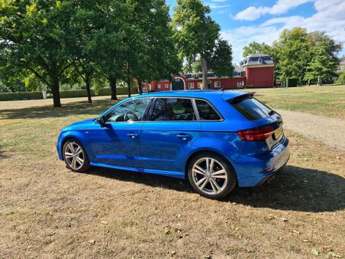 Aralblauwe Audi A3 Sport 35 TFSI S Tronic