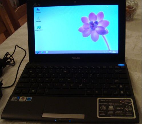 Asus EEE 1025c (2GB ram en Windows8)