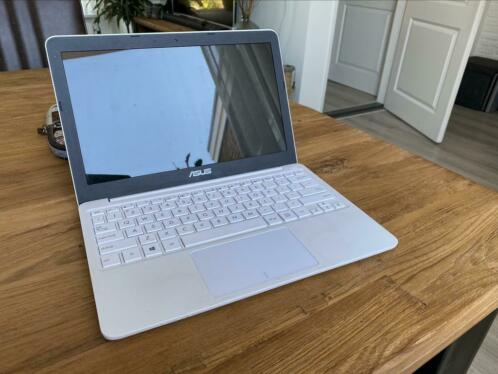 Asus laptop F205T, 11.6-inch inclusief laptophoes