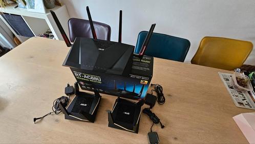 Asus RT-AC88U router en twee ASUS RT-AX92U punten