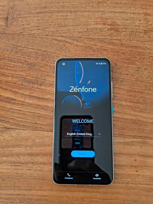 ASUS Zenfone 8