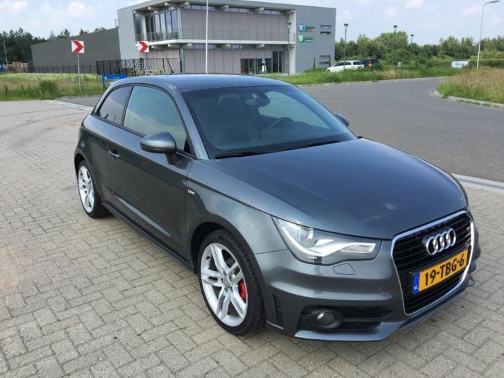 Audi A1 1.2 TFSI 2012 Grijs 2 x S-line