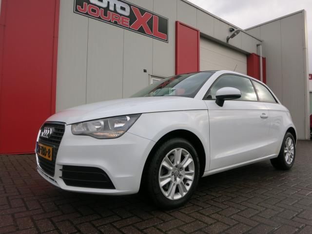 Audi A1 1.6 TDI Attr. ProLine B.  Navi full map  zwart dak