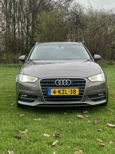 Audi A3 1.6 TDI 77KW Sportback 2013 Grijs panorama dak