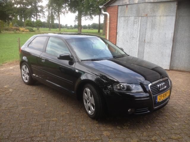 Audi A3 2.0 FSI Attraction 110KW 2006 Zwart