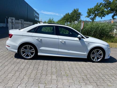 Audi A3 Limousine S-line uitgevoerd met schuifdak