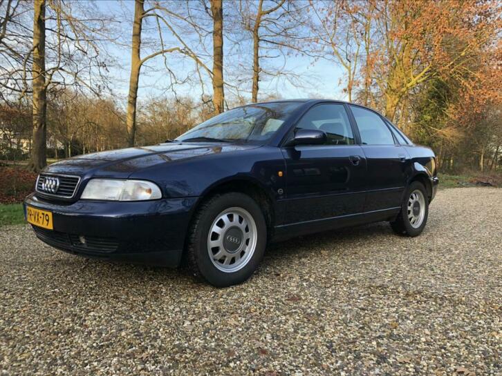 Audi A4 1.6 74KW 1996 Blauw YOUNGTIMER