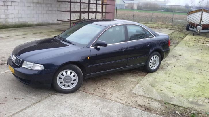 Audi A4 1.8 20V 92KW 1998 Blauw km 96380