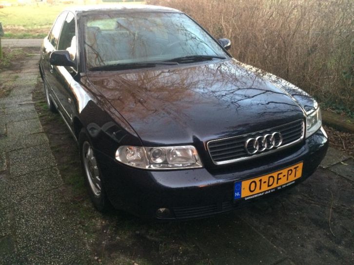 Audi A4 1.8 20V MOET SNEL WEG 