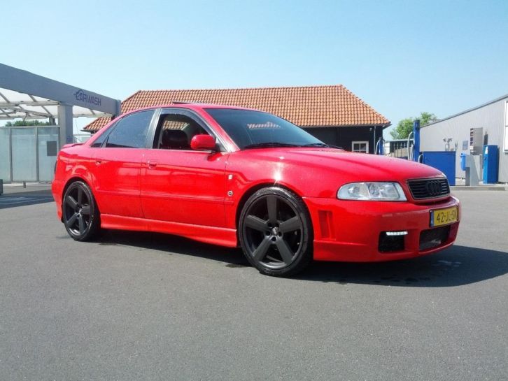 Audi A4 2.6 110KW 1995 Rood