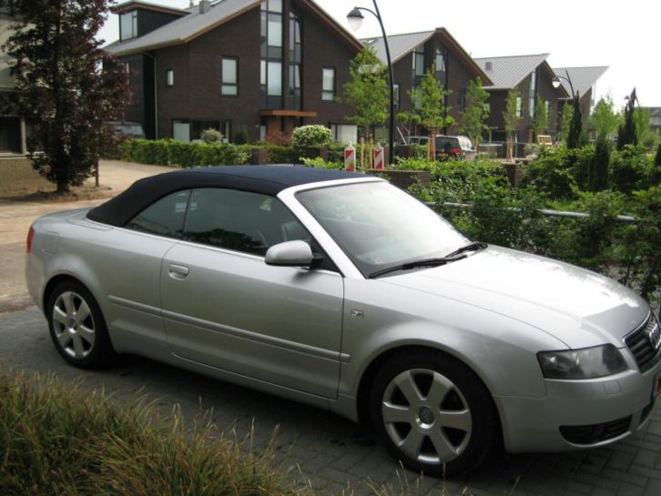 Audi A4 3.0 V6 162KW Cabrio AUTNAVIXENONBlauw leer en kap