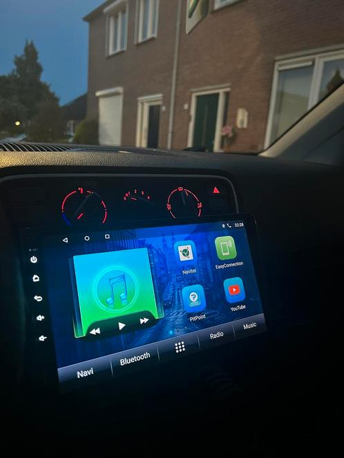 Auto radio scherm, met Flitsmeister, Bluetooth etc.