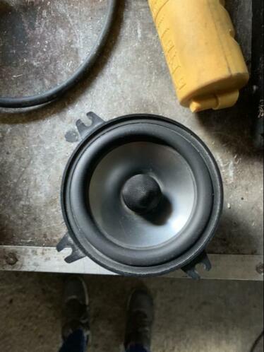Auto speakers 