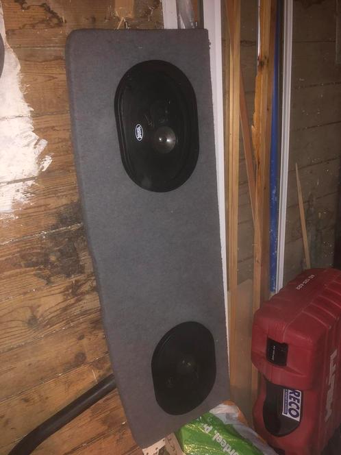 Auto speakers met hoedenplank
