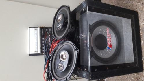 Auto speakers , woofer, versterker en kabels